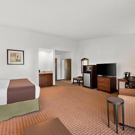 וונאטצ'י Best Western Chieftain Inn מראה חיצוני תמונה