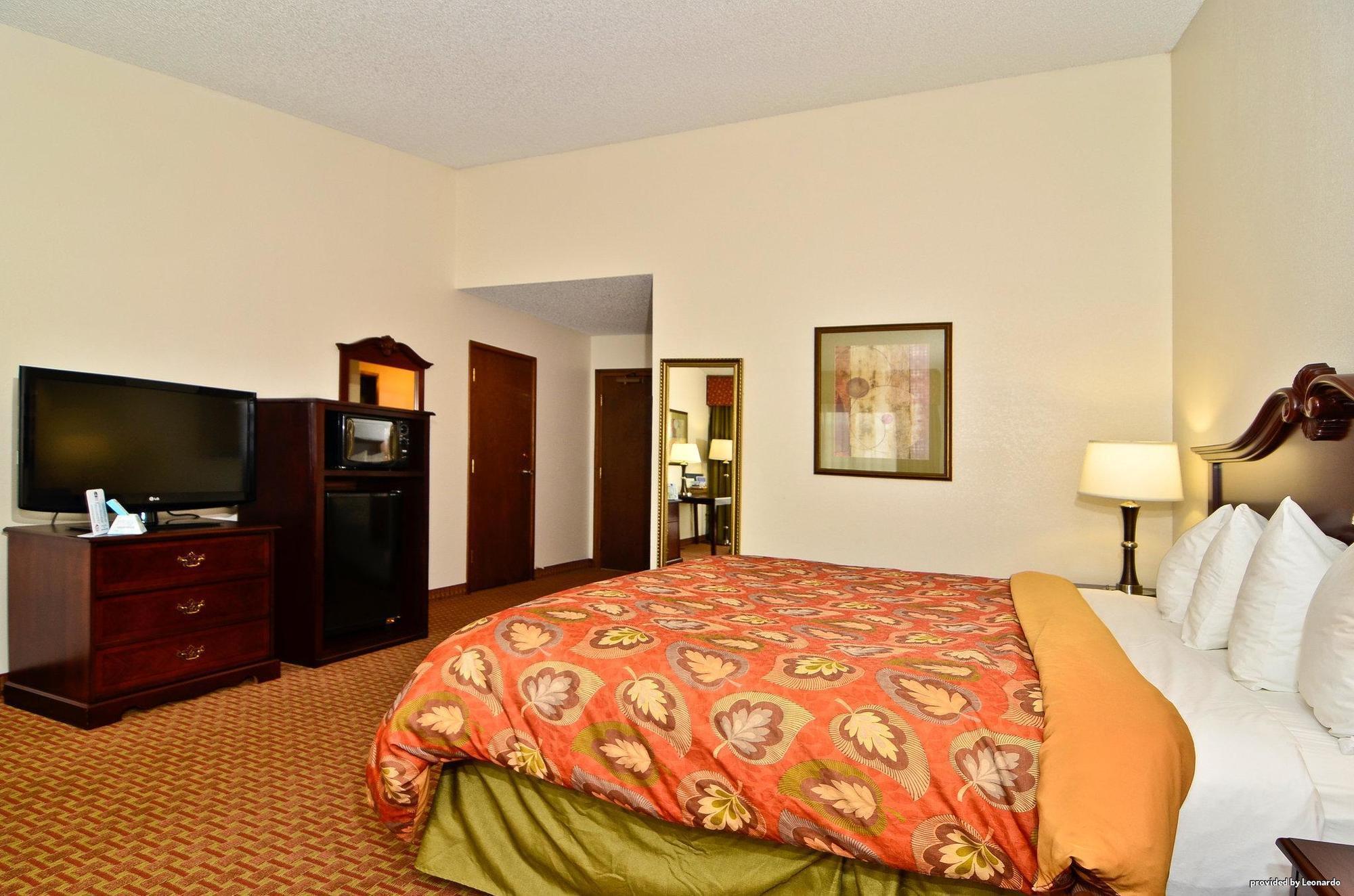 וונאטצ'י Best Western Chieftain Inn חדר תמונה